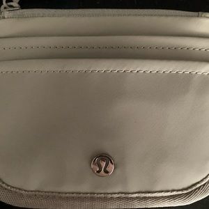 NWOT lululemon true identity card case in raw linen